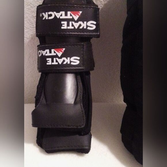Brand New Skate Attack Knee & Wrist Guards - Size Large - Picture 4 of 6